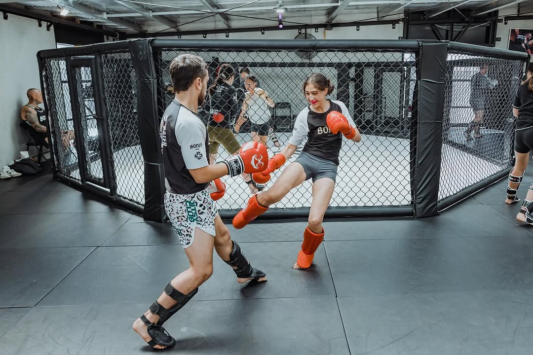 Ana Arvan firing a teep in the cage